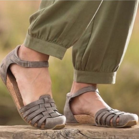 𝅺AHNU | Malini Mesa Taupe Leather Cork Fisherman Sandals Size 8.5 - Picture 1 of 10